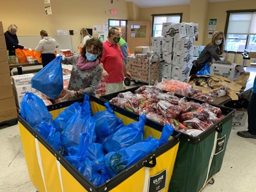 Holiday Basket volunteers