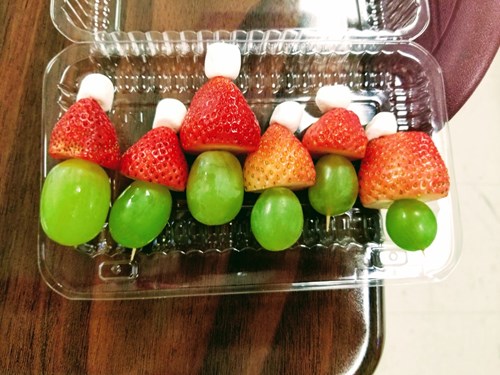 Grinch Fruit Skewers